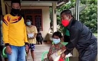 Ketua DPRD Bangka Salurkan Ratusan Paket Sembako Langsung ke Rumah Warga