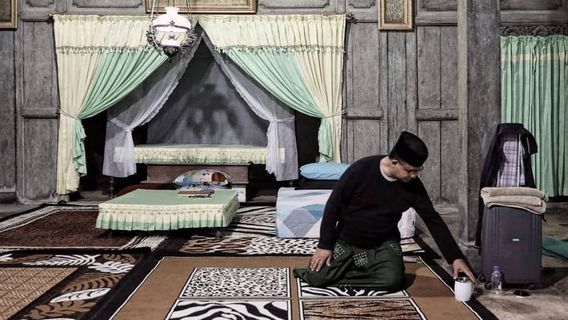 The Special Moment Of Anies Baswedan Staying In Kyai Ageng Besari's Room, Netizens: RI 1, Classy Blusukan Not Comberan