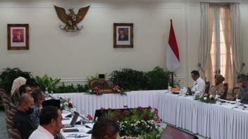 Discussing The Settlement Of Extreme Poverty With Cabinet, Vice President: World Bank Report, Indonesia On Track