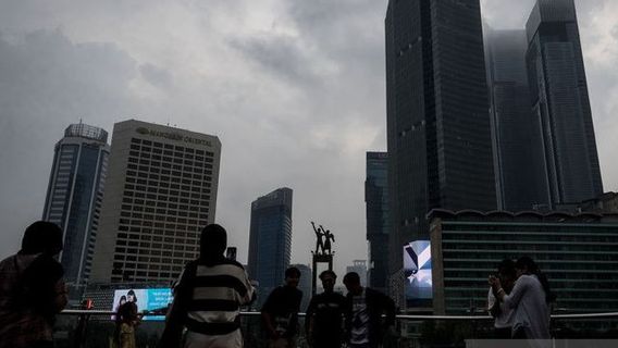 Cuaca Hari Ini: Jakarta Berawan Tebal Diselingi Hujan Ringan Siang Hari  