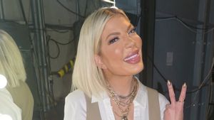 Tori Spelling Kecelakaan, Empat Anak dan Tiga Penumpang Lain Ikut Dilarikan ke Rumah Sakit