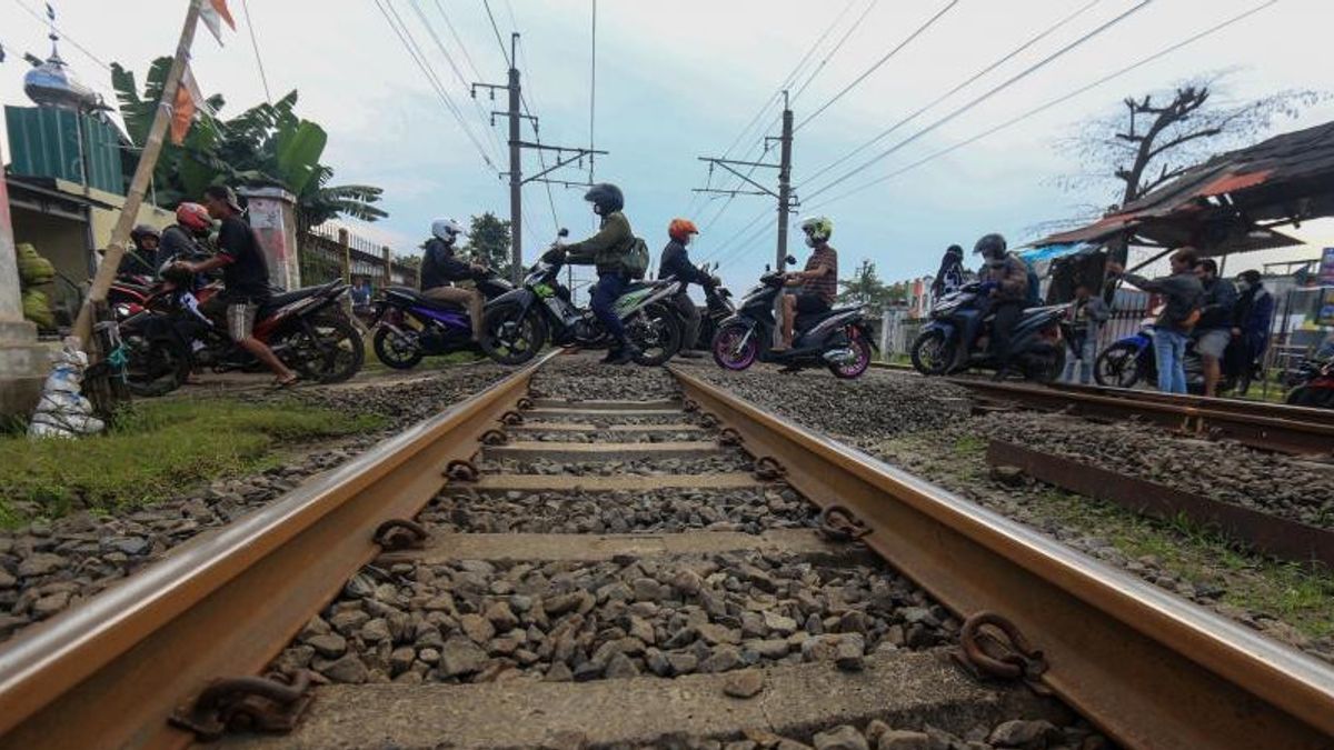 Diduga Bunuh Diri, Pria Tanpa Identitas Ditemukan Tewas di Jalur KRL Serpong