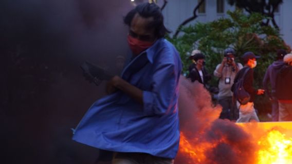 Intellectual Actors Motivate Students To Riot At The Demo Of The Law To Create Jobs Wanted By Police