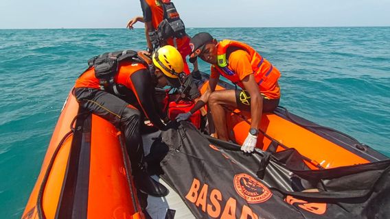 Dua Nelayan Penjaring Ikan yang Hilang di Pantai Bedukang Ditemukan Tim SAR Dalam Kondisi Tewas