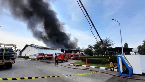 Api Lalap Pabrik Tekstil di Jababeka Cikarang Berhasil Dijinakkan, Pekerja Shif 1 Sempat Dipulangkan