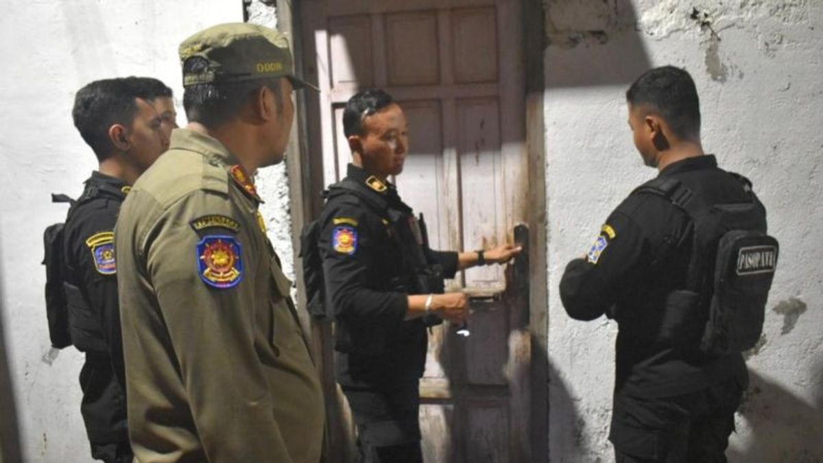 Dugaan Prostitusi, Satpol PP Sisir Rumah-rumah Bekas Lokalisasi Moroseneng