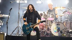 Dave Grohl Alludes To Taylor Swift On Stage, The Diva Pop Attacks Back