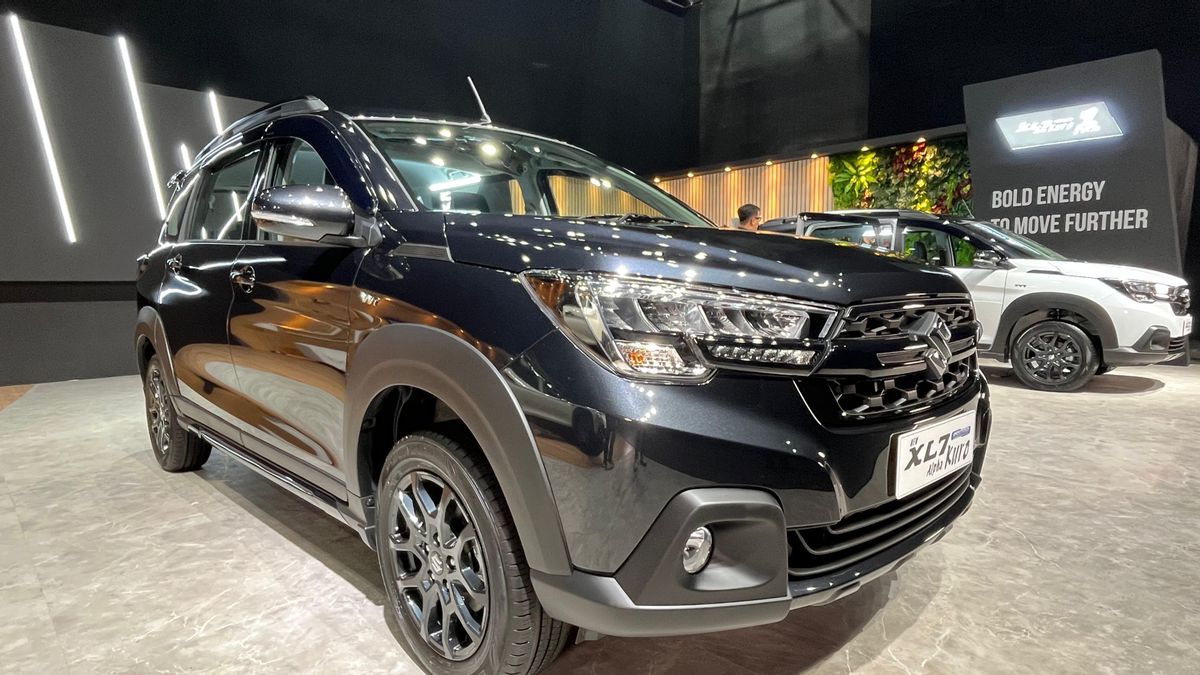 Suzuki Sapa Konsumen Jawa Tengah Lewat GIIAS Semarang, Bawa New XL7 Hybrid Alpha Kuro