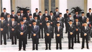 今日の歴史、1998年3月14日:わずか2ヶ月だった開発内閣VIIがスハルト大統領によって発表されました