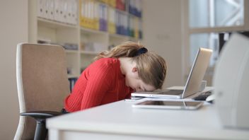 Mengenal Gangguan Tidur <i>Narcolepsy</i> Beserta Gejala yang Menyertainya 