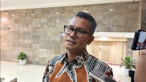 このデータについて説明し、産業の衰退がないことを否定する