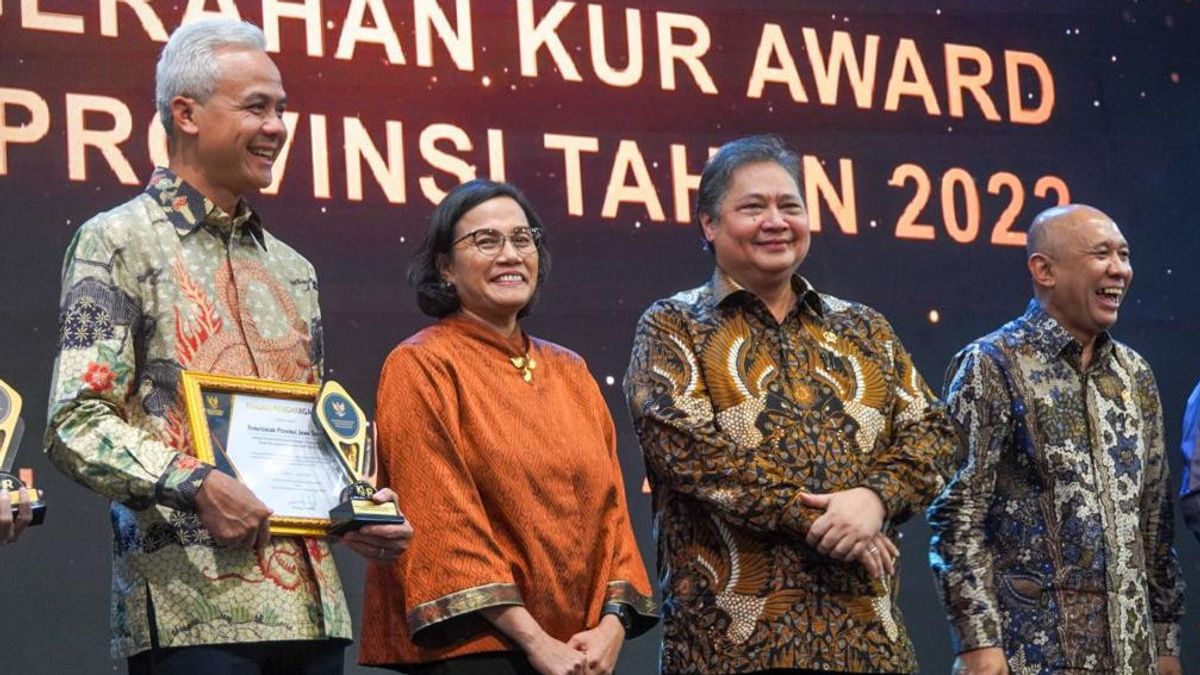 Ganjar Pranowo, Raih Penghargaan KUR Terbaik untuk UMKM Nasional
