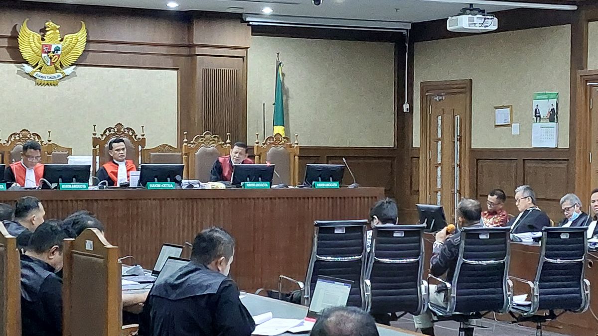 Prosecutorscar Talks Of Crown Witnesses With Former Director Of BAKTI Regarding The Initials 'AQ' Behind The Rp40 Billion Money Flow To BPK