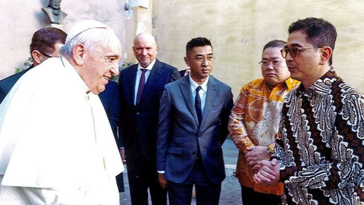 Chairman Of Chamber Of Commerce And Industry Arsjad Rasjid Meets With Pope Francis At The Vatican To Discuss The G20 Summit