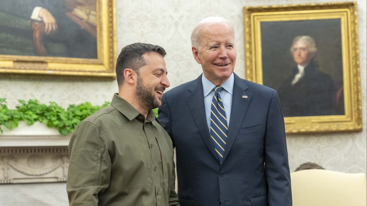 President Biden Greets Zelensky at the White House, United States Will Send Abrams Tanks and Air Defense