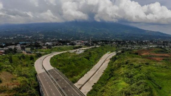 山体滑坡后,Bocimi Arah Sukabumi收费公路的Lalin流量被转移到Cigombong Gate