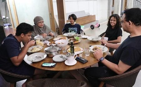 Tiga Buah Kurma Jadi Makanan Wajib Anies untuk Berbuka Puasa