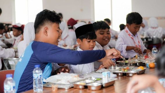 BGN Mulai Salurkan Makan Bergizi Gratis ke Sekolah Rakyat, Usulkan Gizi Masuk Kurikulum Wajib