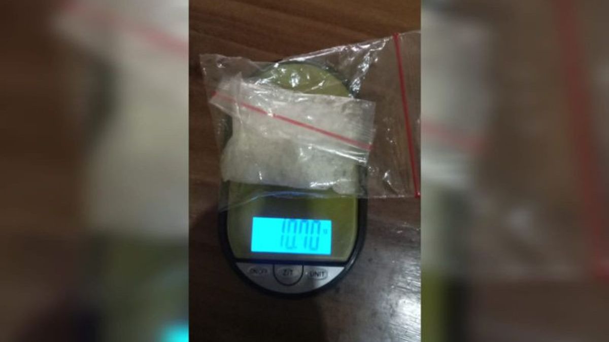 Curiga Bolak-balik di TKP, Polisi Amankan Wanita 51 Tahun Ternyata Pengedar Sabu di Muna Sultra