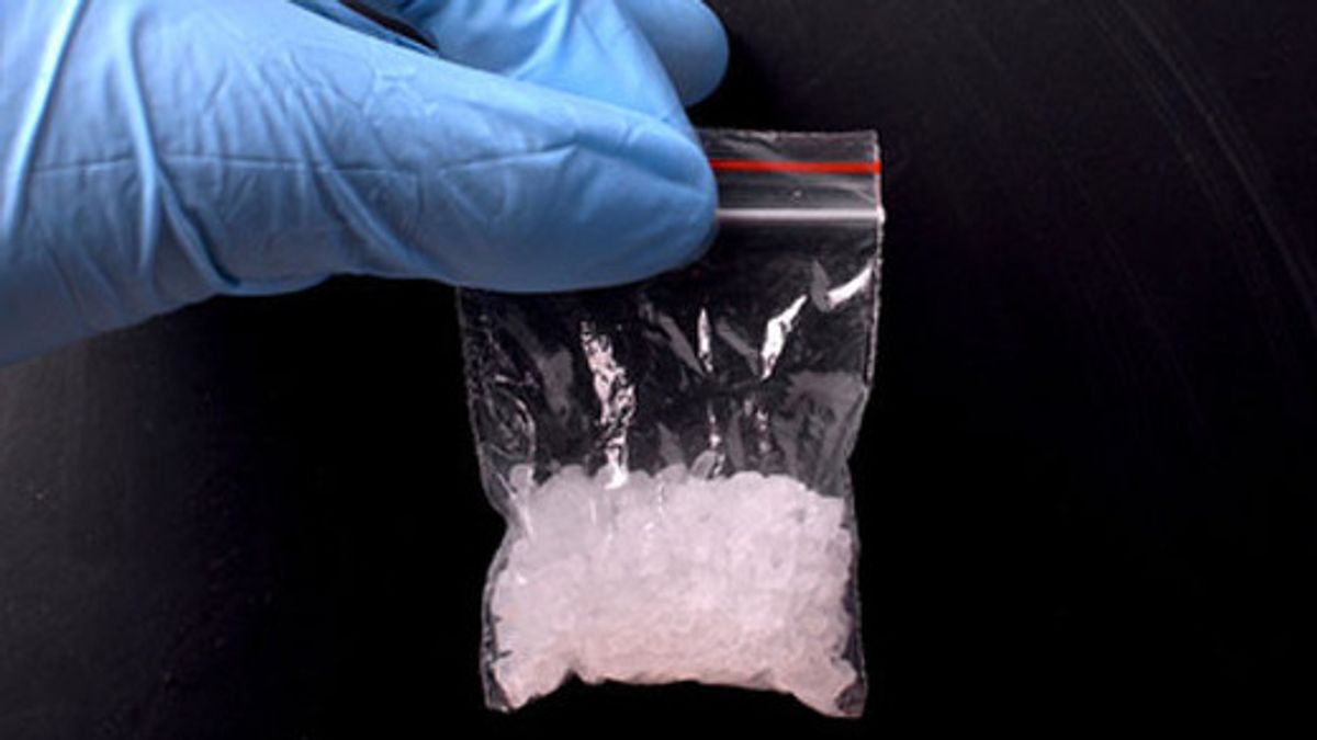 Drug Courier Arrested At Pontianak Airport, Hide Methamphetamine At Anus
