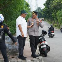 Tindak Lanjut Aduan Warga, Polres Jakut Urai Kemacetan Arus Lalin di BKT Cilincing