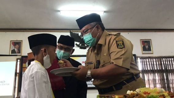 In Line With The Religious Vision, The Regent Of Mau Sukabumi Can Continue To Print The Hafidz Of The Koran