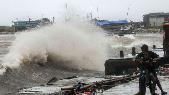 Waspadai Gelombang Tinggi dan Banjir Pesisir di Sulut