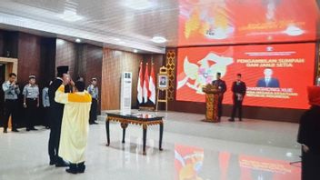 南スマトラでインドネシア市民になるための中国市民の誓い:私は外国の力へのすべての忠誠を解放することを約束します