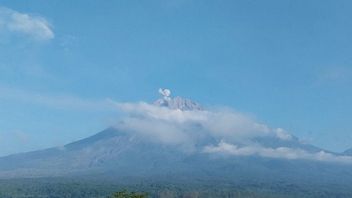 スメル山は噴火強さ600メートルで再噴火