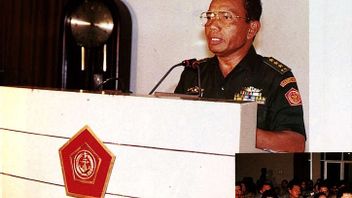 SBY总统结束穆罕默德·马鲁夫（Mohammad Ma'ruf）在历史上的内政部长的职位，今天，2007年8月28日