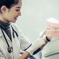 Mengetahui Alasan Mengapa Biaya Perawatan di Klinik Gigi Mahal Agar Tidak Kaget Saat Tagihan Datang