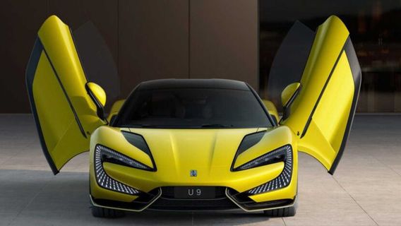 Supercar Asal China Ini Dapat Melaju dengan Tiga Roda hingga Menari