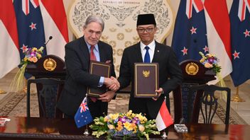 インドネシアの杉野外務大臣は、ニュージーランドのウィンストン・ピーターズ外務大臣と経済教育協力について議論した。