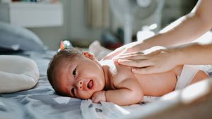 Tips Memandikan Bayi yang Baru Lahir secara Hati-hati, Ibu Muda Wajib Tahu