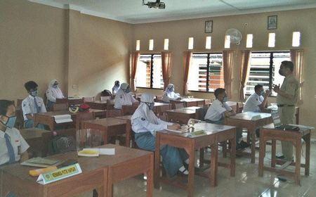 Anak Sekolah Boleh Masuk, Siswa di Kudus: Saya Kesulitan Semua Pelajaran Digelar Daring