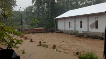 Kebasen Banyumas的2个村庄被洪水淹没