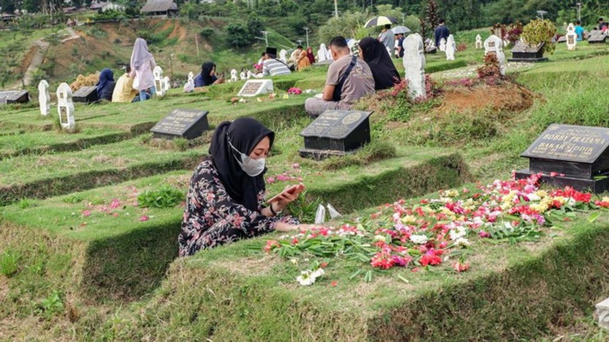 祖先の墓を訪問する方法は、預言者のスンナに従って