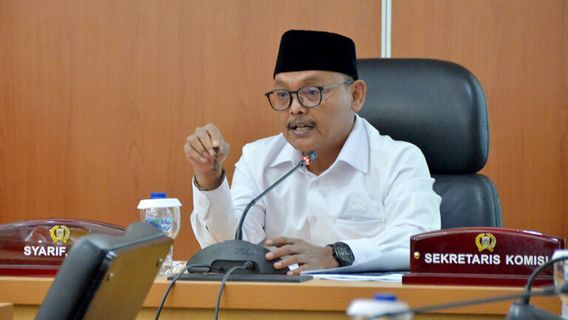 This Gerindra Politician Drops Tears When He Knows Taufik Was Fired By The Party