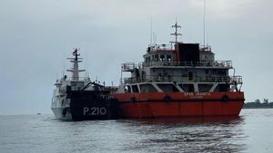 KPLP Ministry Of Transportation Evacuates Burned Ship In Tanjung Uban