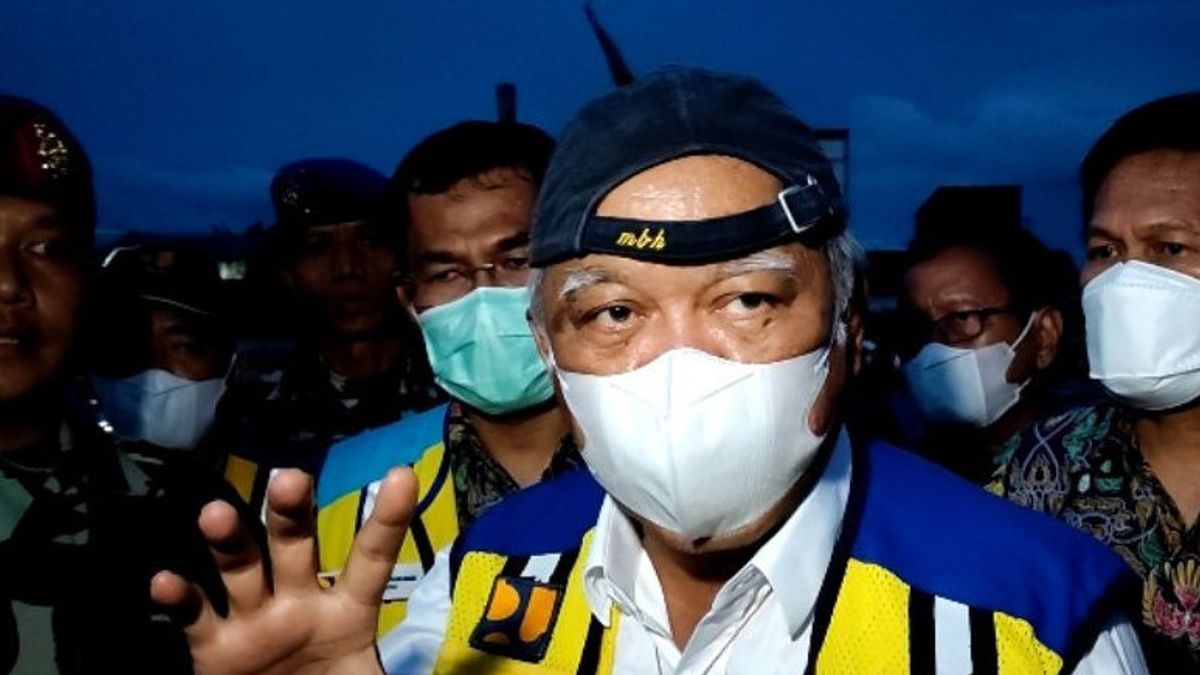 Naik Perahu Karet, Menteri PUPR Cek Penanganan Banjir Rob Semarang