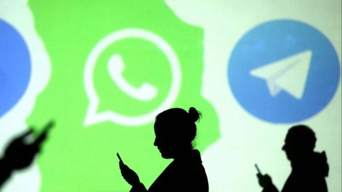 WhatsApp And Telegram Attack Memes On Twitter
