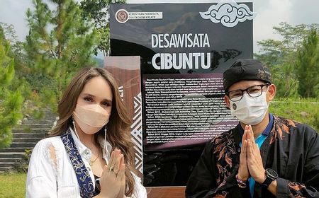 Gandeng Cinta Laura, Sandiaga Uno Promosikan Potensi Desa Wisata Cibuntu