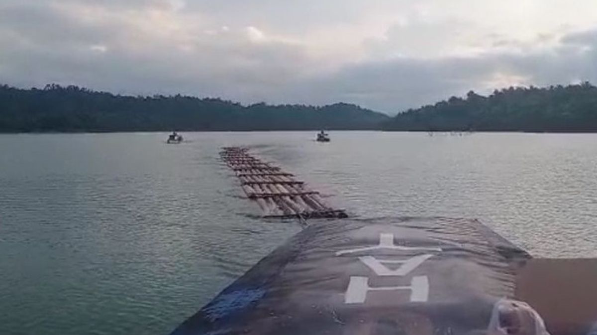 DLHK Riau Duga 25 Rakit Kayu Balok di Sungai Gulamo Hasil Illegal Logging