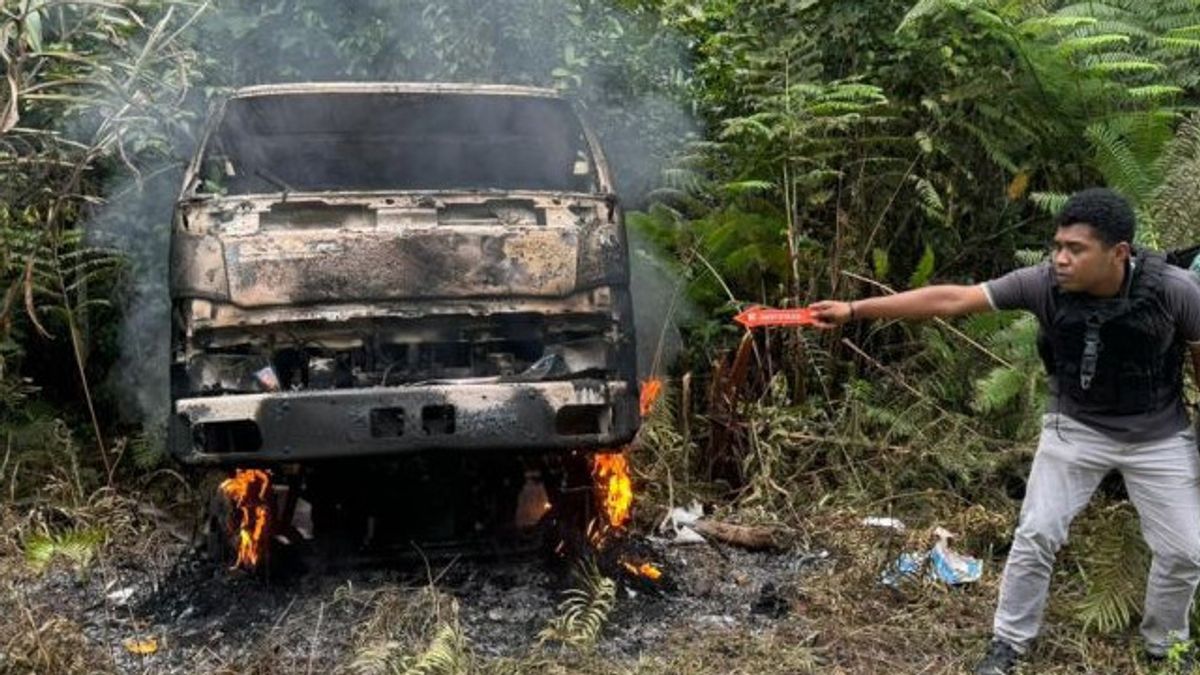 OPMはベルラに戻り、アニヤは山岳パプアでトラック運転手を殺す