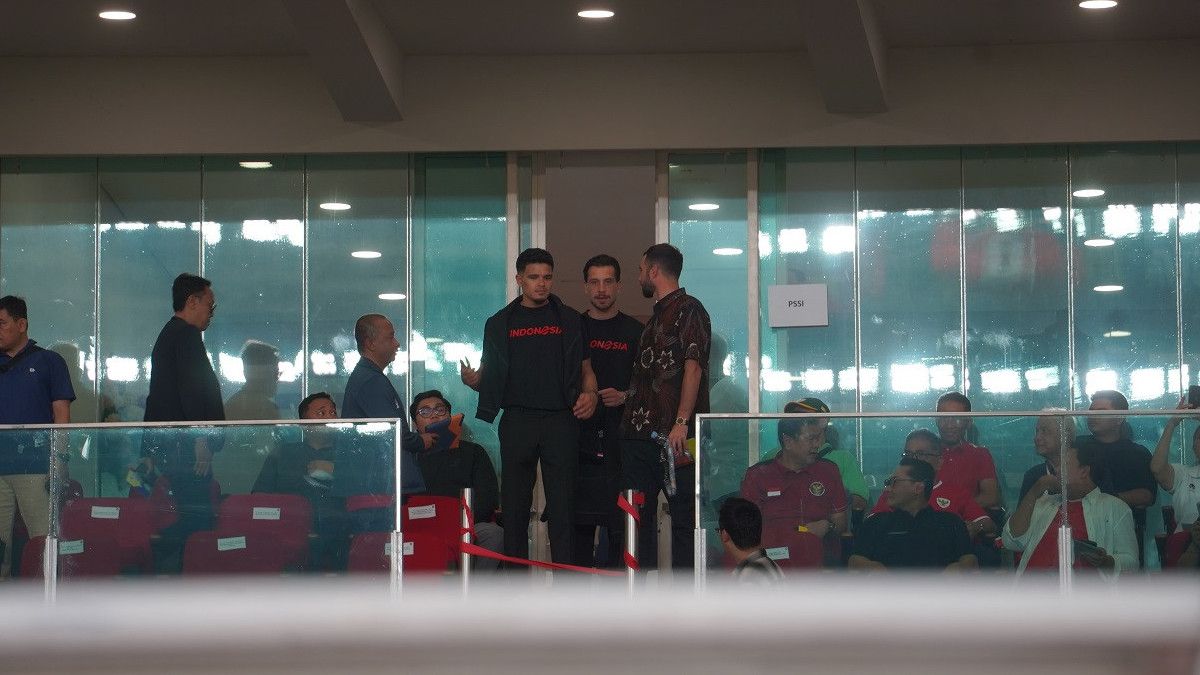 Ragnar Oratmangoen, Thom Haye, And Jordi Amat Watch Directly The Indonesian National Team Vs Vietnam