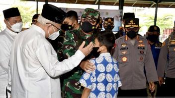 Le Commandant De La TNI Examine La Vaccination Contre La COVID-19 Sur Le Campus Et L’internat Islamique De Jakarta
