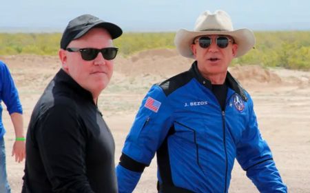 CEO Blue Origin Bob Smith Mundur, Digantikan Mantan Eksekutif Amazon Dave Limp