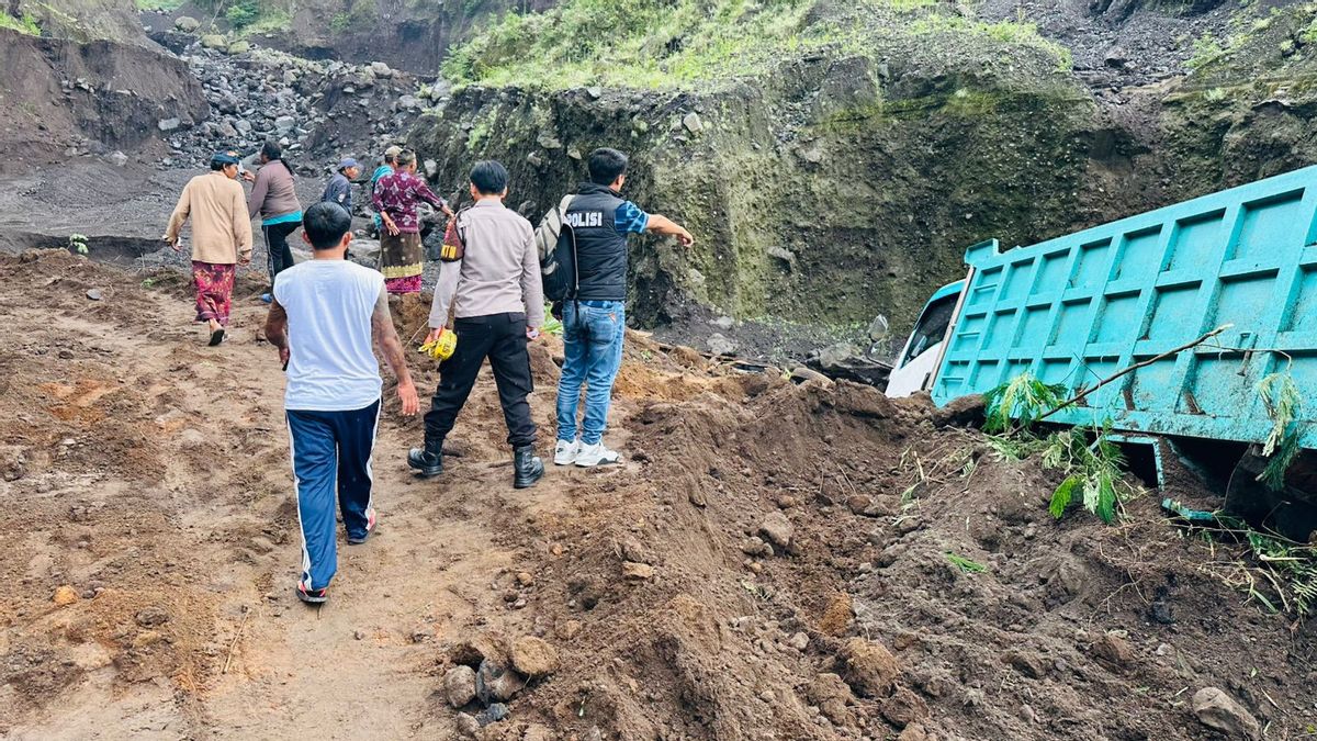 Cliff Landslide, Galian C Worker In Karangasem Bali Dies