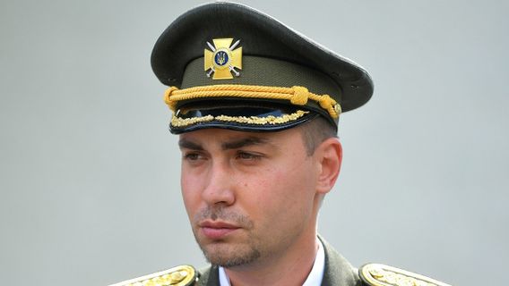 一人ではなく、ウクライナの諜報部長は、ロシア軍基地へのドローン攻撃の結果として2人の爆撃機が破壊されたと言いました