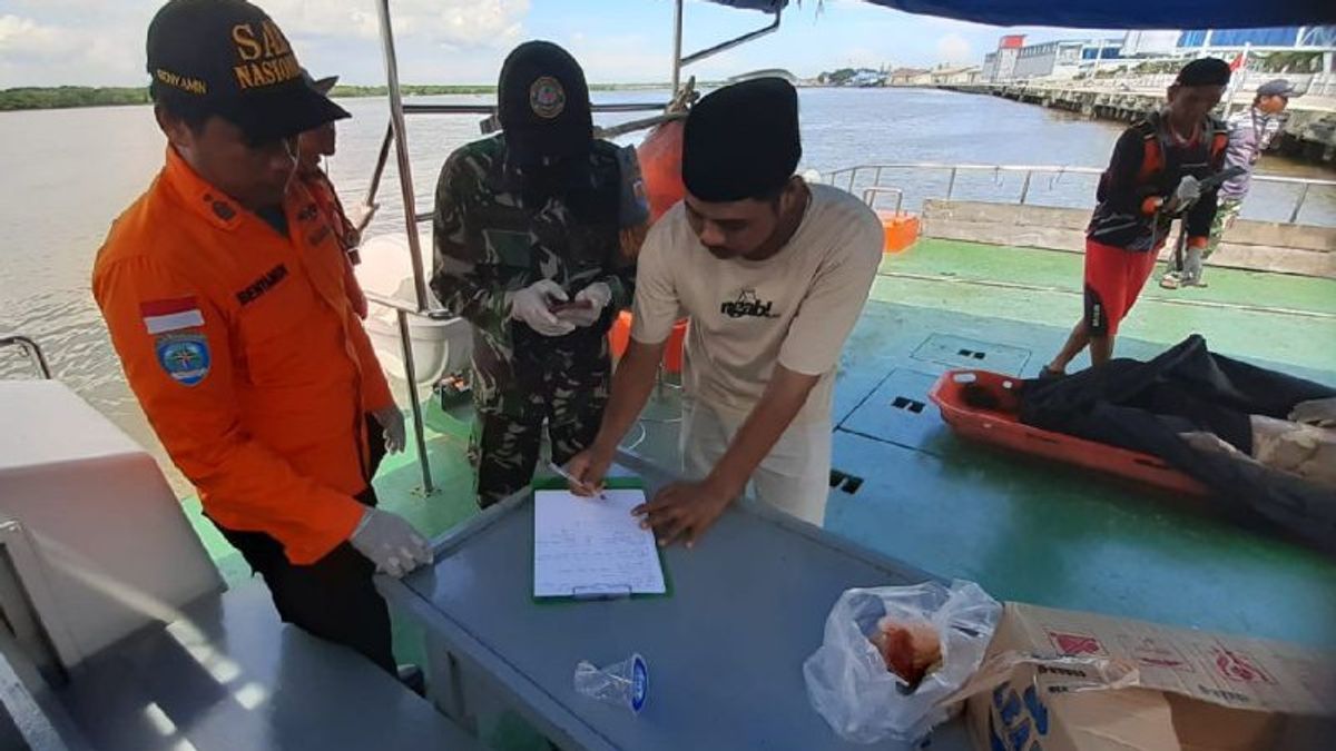 Basarnas-Polairud潜水员被部署到北苏门答腊Humbahas山洪暴发的12名受害者中